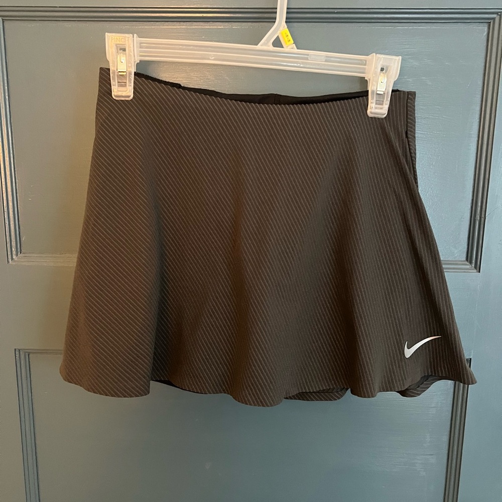 Nike black/gray stripped tennis skirt